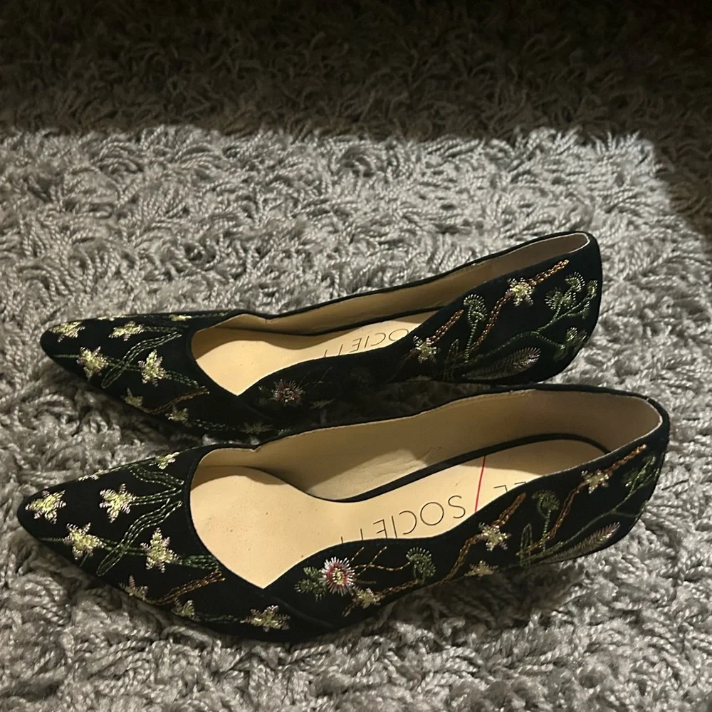 Cute embroidered heels - Picture 2 of 4